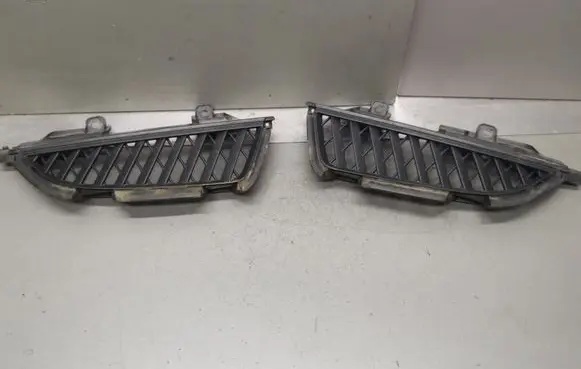 Mitsubishi Grandis Front bumper upper radiator grill MN145455 MN145456