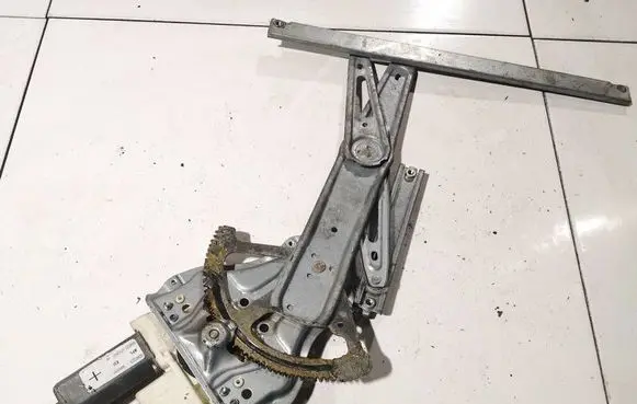 Toyota Avensis T250 Sliding door window regulator with motor 