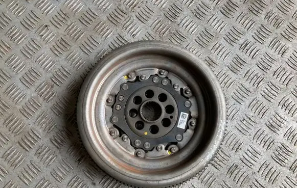 Seat Leon (5F) Flywheel 06K105266A
