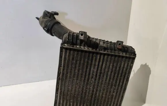 Volkswagen Touareg I Intercooler radiator 7L0145803A B5418
