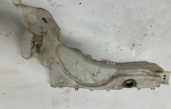 Ford Focus Windshield washer fluid reservoir/tank 4M5113K163
