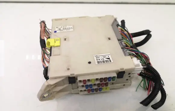 Lexus IS 220D-250-350 Fuse module 8273053022 7B220593 05417B01