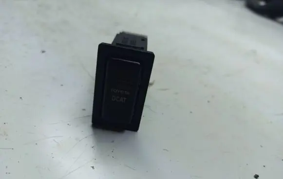 Toyota Avensis T250 Windscreen/window heater switch