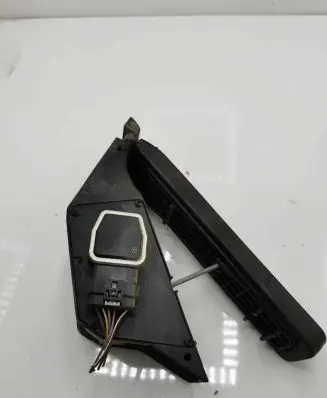 Mercedes-Benz E W212 Accelerator throttle pedal A2043000004 111109 1872