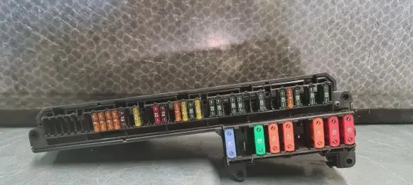 BMW 5 E60 E61 Fuse box set 695733002 6957330
