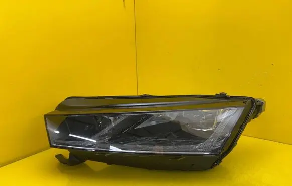 Skoda Octavia Mk4 Headlight/headlamp 5E4941015A