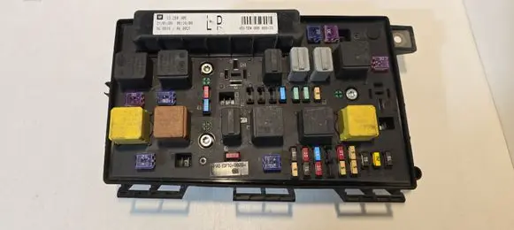 Opel Astra H Fuse module 13268305