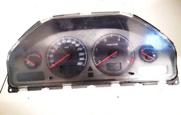 Volvo V70 Speedometer (instrument cluster) 8637996