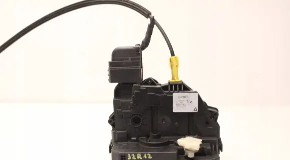 Opel Meriva B Rear door lock 