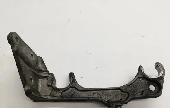 Mercedes-Benz C W204 Air filter cleaner box bracket assembly A6510940127
