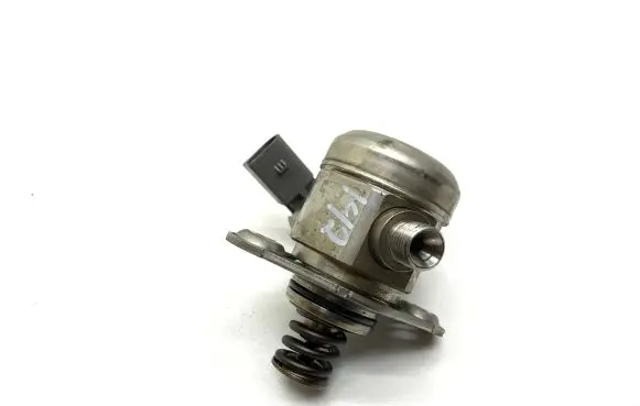 BMW 5 F10 F11 Fuel injection high pressure pump 7595339 13517595339