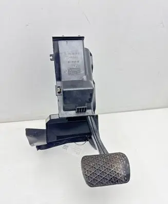 Mercedes-Benz CLK A209 C209 Brake pedal A2032900401