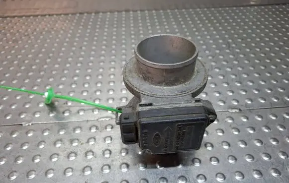 Ford Escort Mass air flow meter S27705746 92FB12B579BA