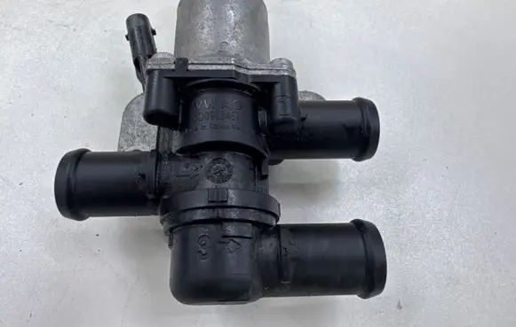 Volkswagen PASSAT B8 Coolant heater control valve 5Q0906457C