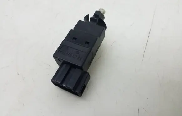 Mercedes-Benz CLS C219 Brake pedal sensor switch A0015454009