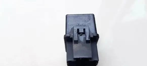 Volvo S40, V40 Other relay MB953381 V23134-B52-X240