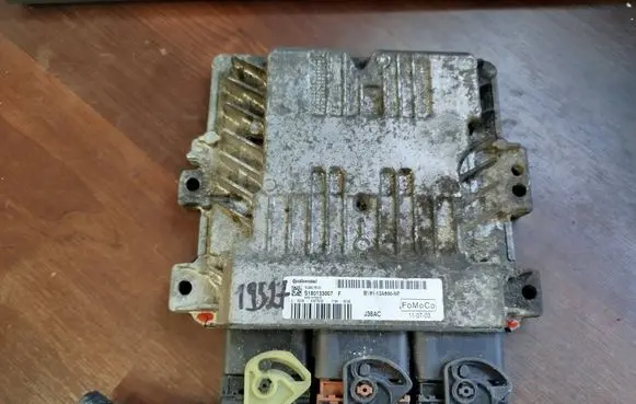 Ford Focus Engine control unit/module BV6112A650NF S180133007F