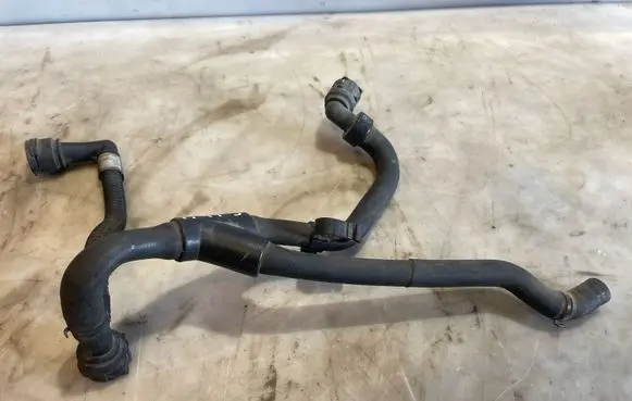 Engine coolant pipe/hose