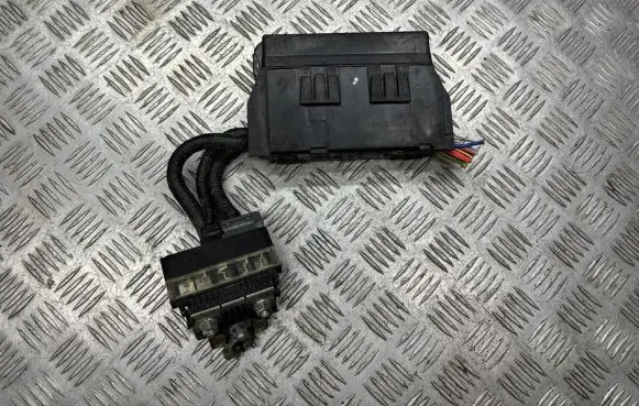 Mercedes-Benz X-class W470 Fuse module 7154722330