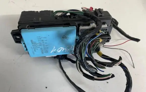 Mitsubishi Pajero Sport I Fuse box set mr409898 2323006260
