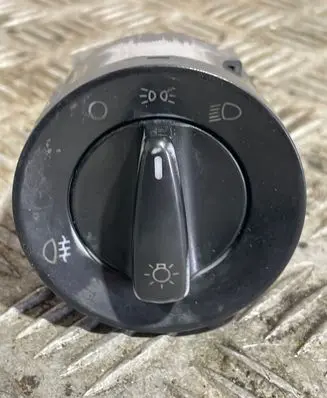 Volkswagen Golf IV Light switch 1C0941531 04052030