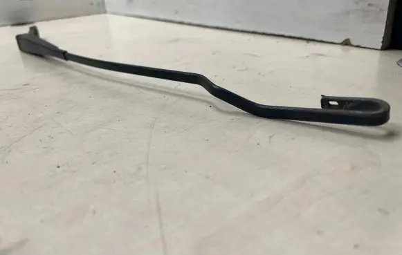 Volkswagen Transporter - Caravelle T4 Front wiper blade arm 701955410A
