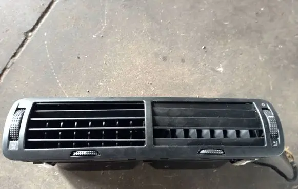 Volkswagen PASSAT B5.5 Dash center air vent grill 3B0819728D 95162220 1841909001