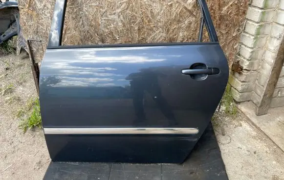 Toyota Avensis Verso Rear door