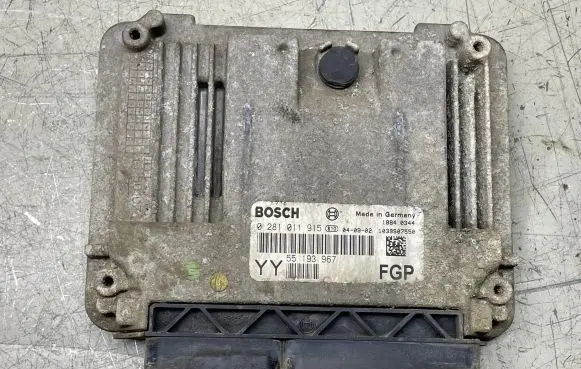 Opel Zafira B Engine control unit/module 55193967 0281011915