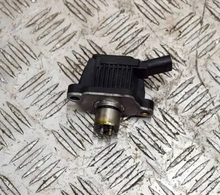 Volkswagen Golf VII Camshaft speed sensor 04E906048A