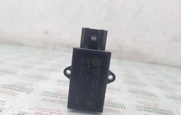 Volkswagen Touareg I Seat heating relay 7L0959772