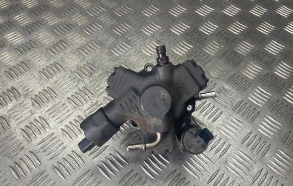 Citroen C4 I Fuel injection high pressure pump 9658193980 A2C20000598 5WS40019