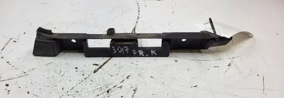 BMW 7 E65 E66 Fender mounting bracket 7135575