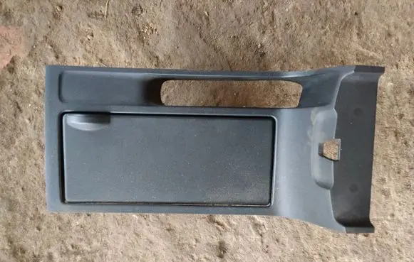 Cup holder front