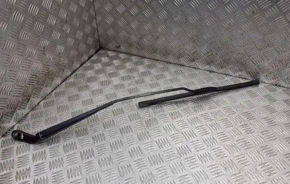 Skoda Octavia Mk1 (1U) Front wiper blade arm 1J1955410A