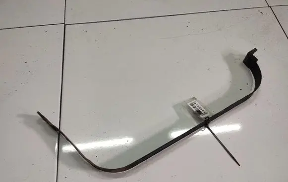 Fuel tank mounting bracket
