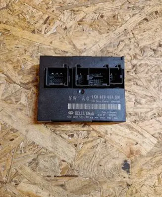 Skoda Octavia Mk2 (1Z) Door central lock control unit/module 1K0959433CN 00052000 5DK00858380
