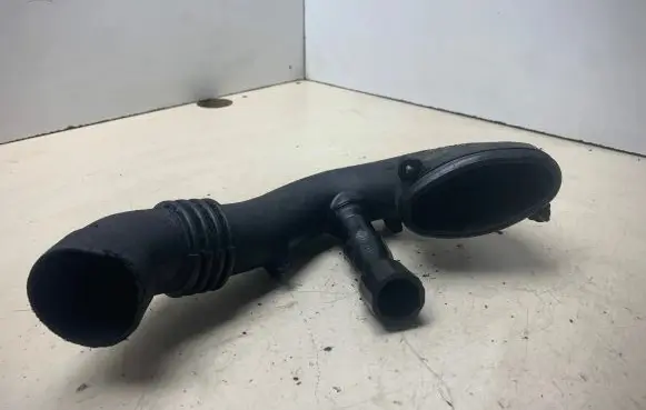 BMW 3 E46 Air intake hose/pipe 7790552