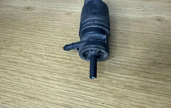 Honda Civic Windscreen/windshield washer pump 3043126