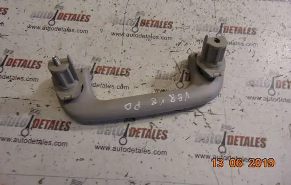 Toyota Corolla Verso AR10 Front interior roof grab handle