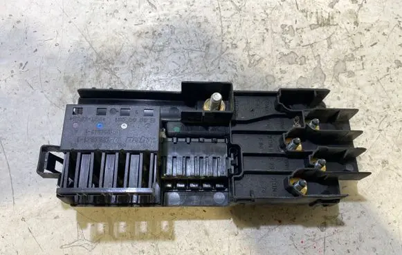 Mercedes-Benz E W211 Fuse module 013948411
