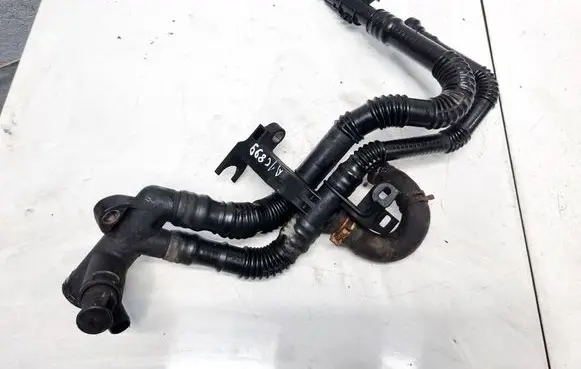 Engine coolant pipe/hose