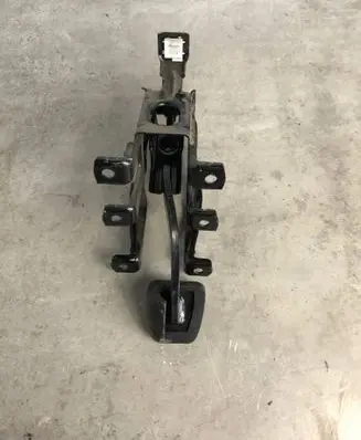 Mercedes-Benz Sprinter W907 W910 Brake pedal A9102900000