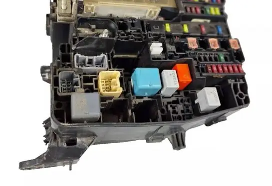 Toyota Auris E180 Fuse box set 5883ROA1