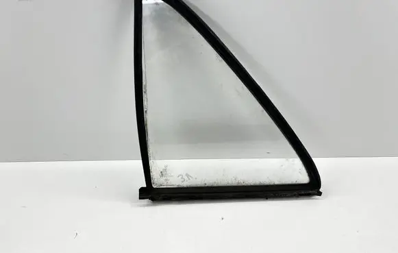 Mercedes-Benz W123 Rear vent window glass