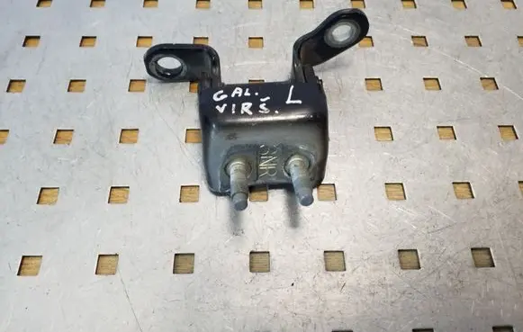 Honda FR-V Loading door upper hinge 