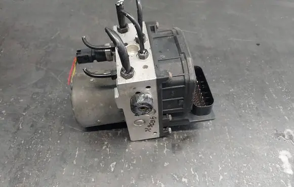 Volkswagen PASSAT B5.5 ABS Pump 4B0614517G 0265225124