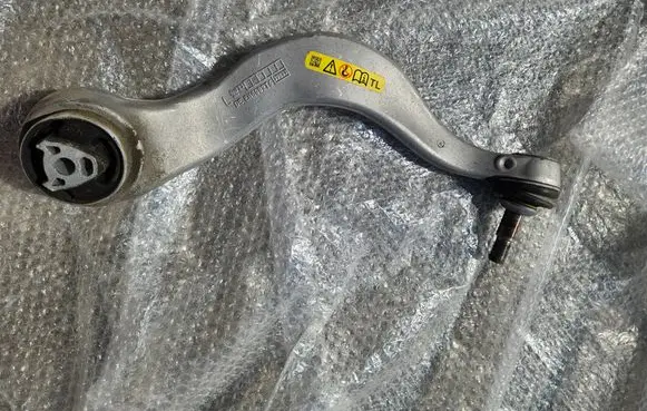 BMW 5 G60 Front control arm 837479