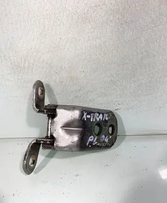 Nissan X-Trail T30 Front door lower hinge 