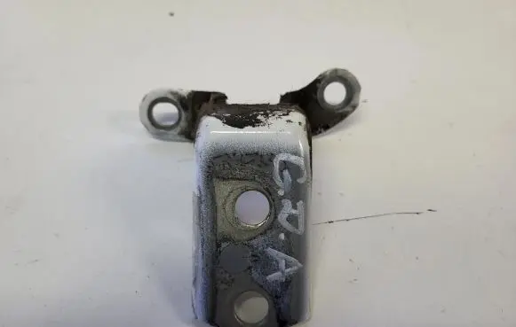 Toyota Verso Rear door lower hinge